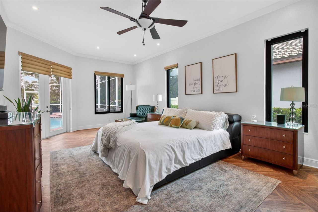 820 Sand Pine Drive Ne, Saint Petersburg, FL 33703 Photo