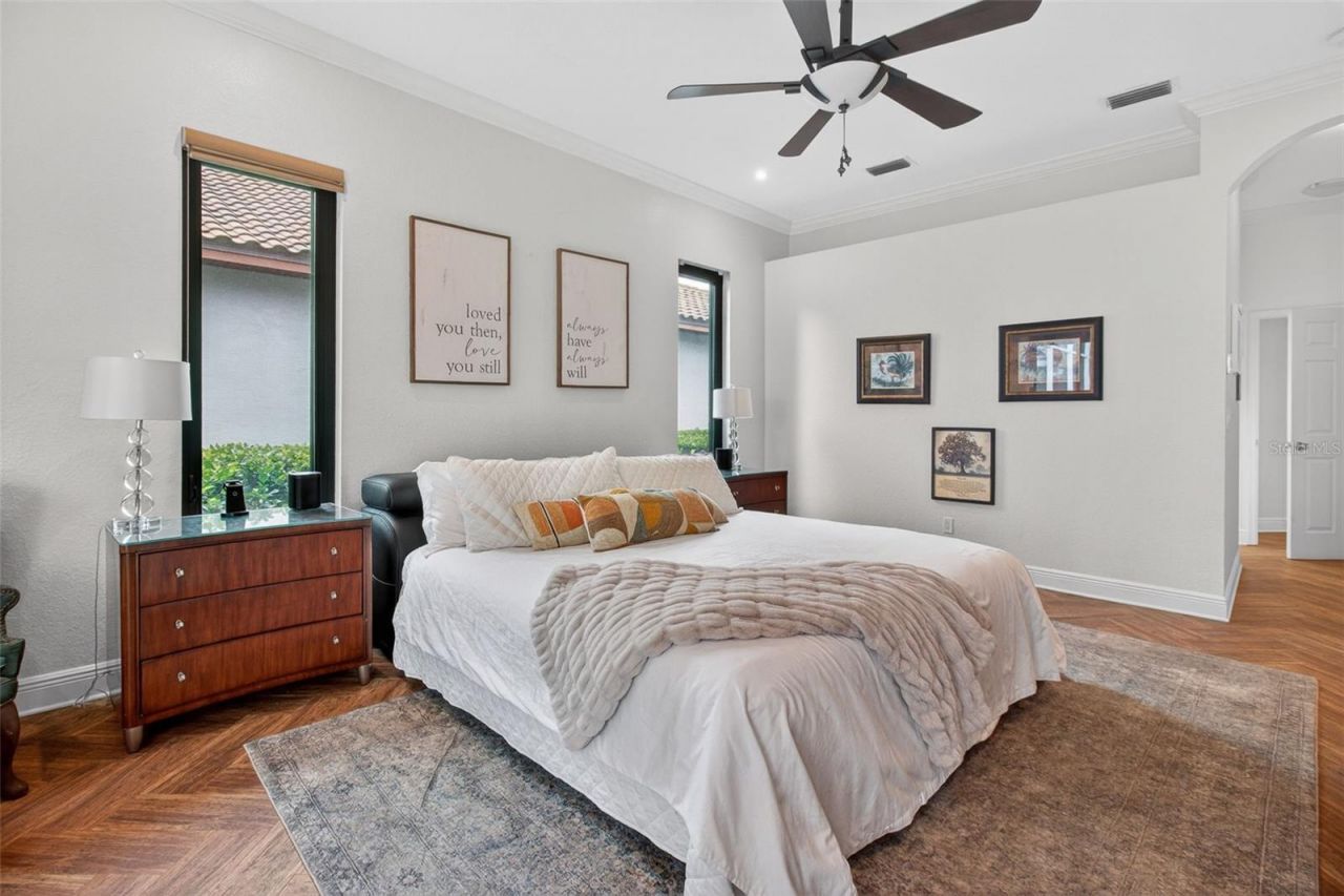 820 Sand Pine Drive Ne, Saint Petersburg, FL 33703 Photo
