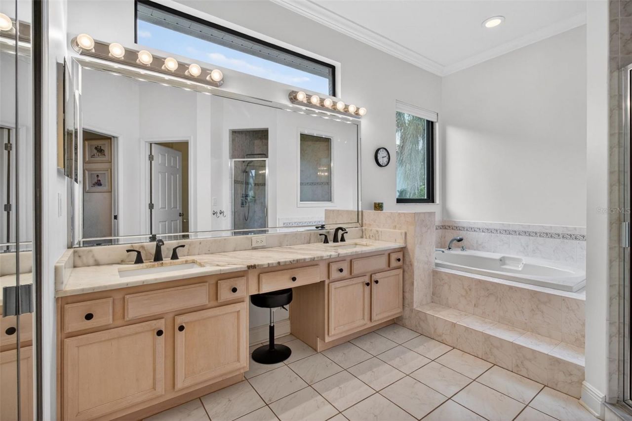 820 Sand Pine Drive Ne, Saint Petersburg, FL 33703 Photo