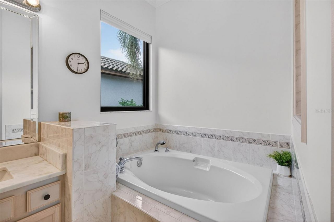 820 Sand Pine Drive Ne, Saint Petersburg, FL 33703 Photo