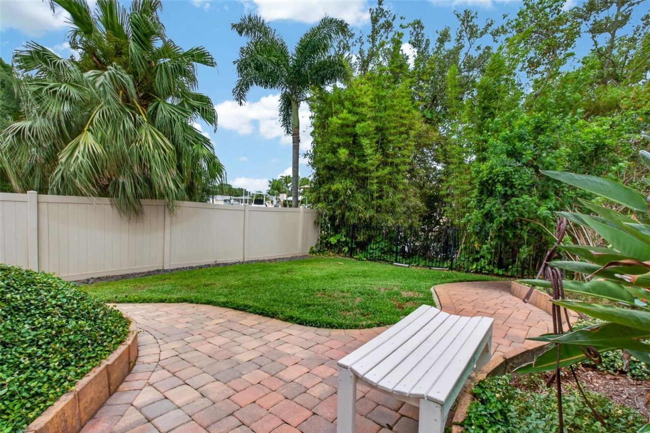 820 Sand Pine Drive Ne, Saint Petersburg, FL 33703 Photo