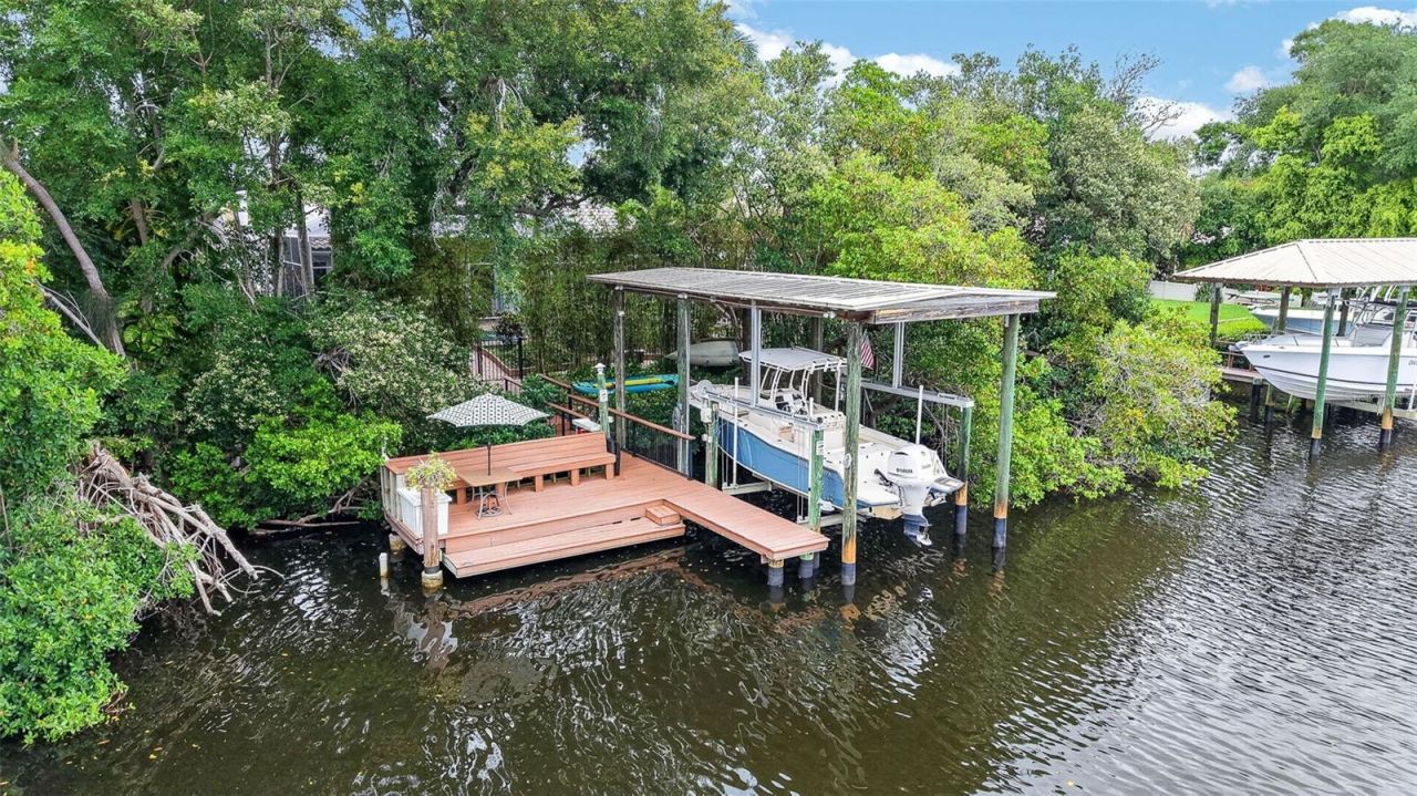 820 Sand Pine Drive Ne, Saint Petersburg, FL 33703 Photo