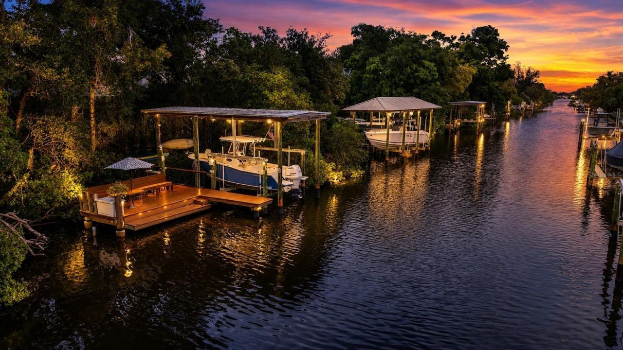 820 Sand Pine Drive Ne, Saint Petersburg, FL 33703 Photo