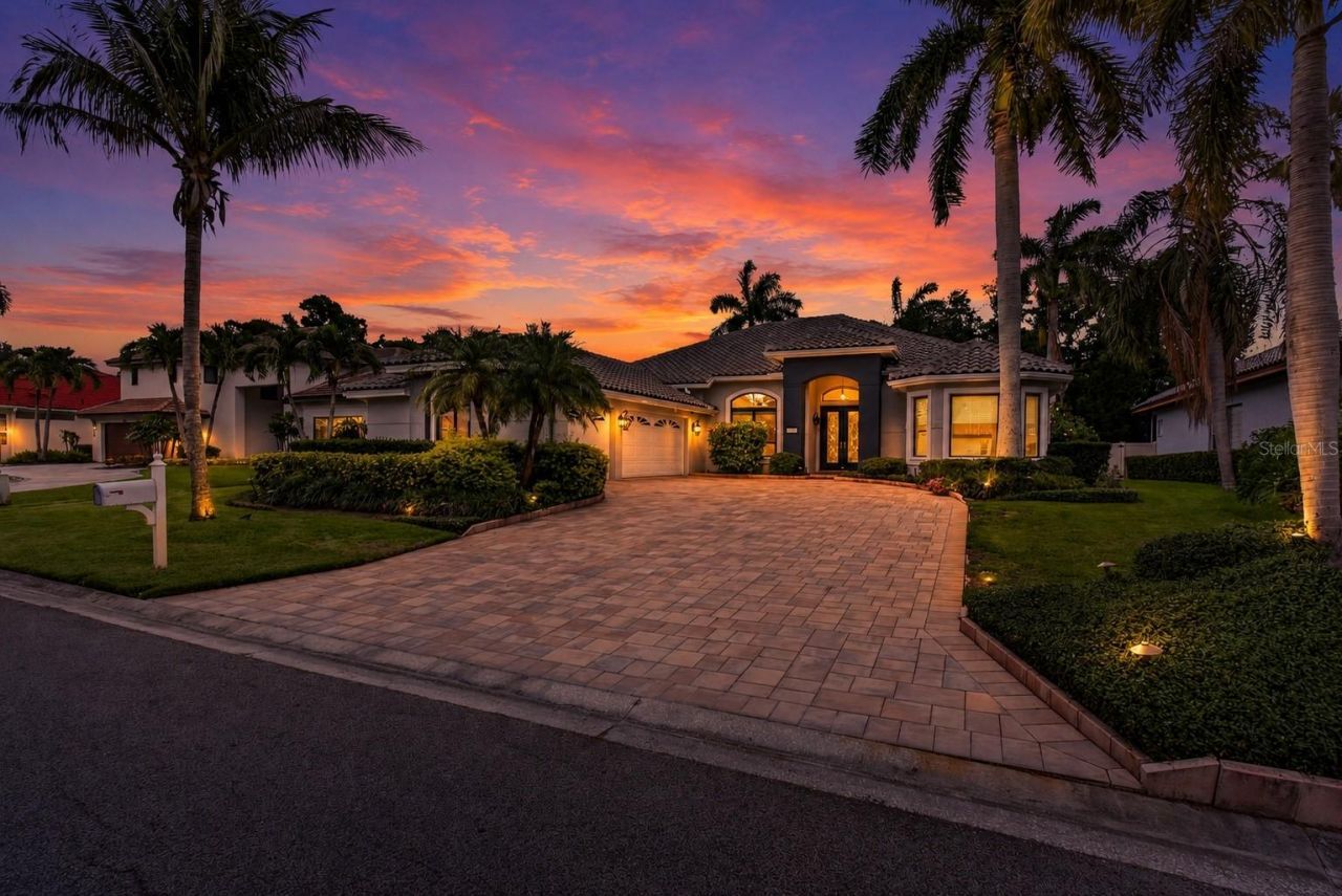 820 Sand Pine Drive Ne, Saint Petersburg, FL 33703 Photo