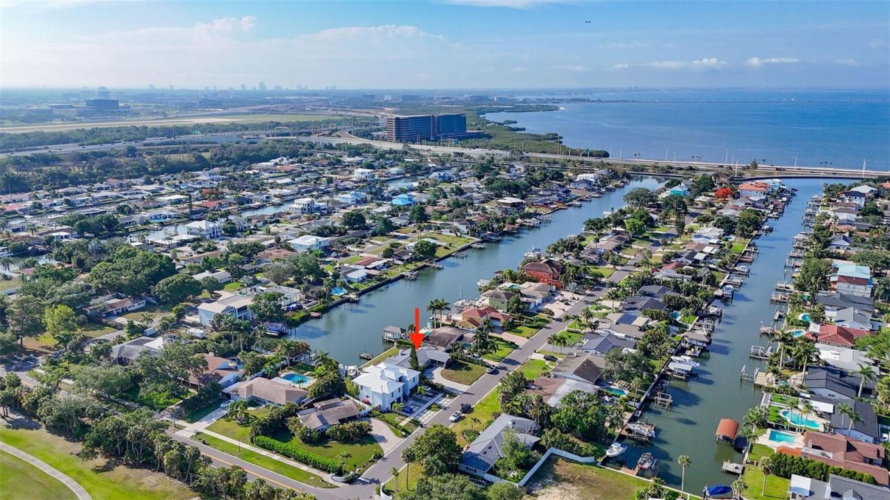 3945 Fontainebleau Drive, Tampa, FL 33634 Photo