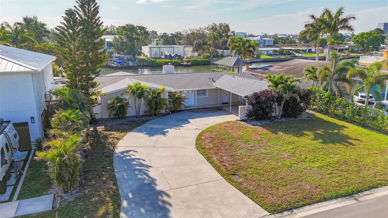 3945 Fontainebleau Drive, Tampa, FL 33634 Photo