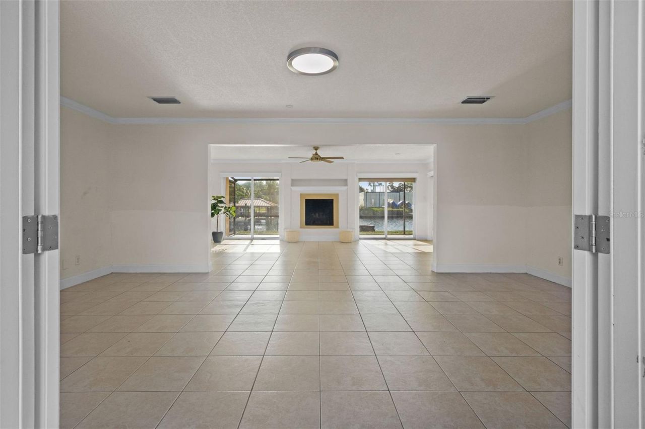 3945 Fontainebleau Drive, Tampa, FL 33634 Photo