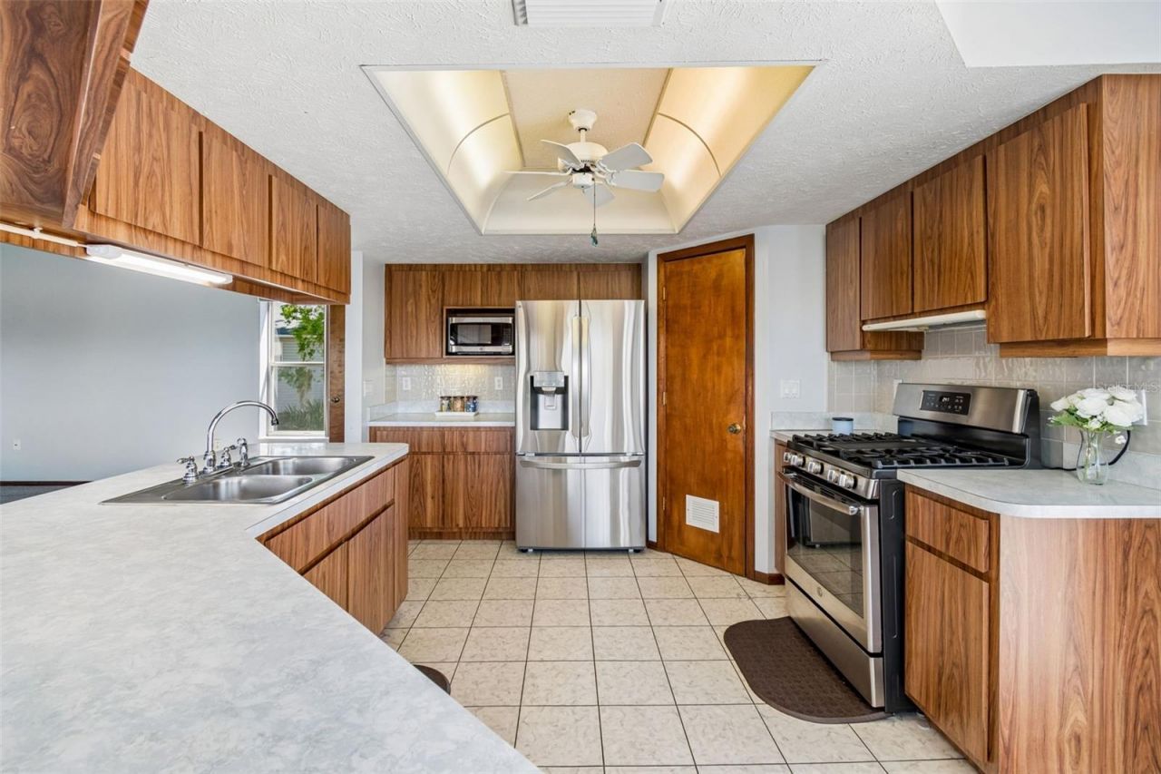 5247 Tropical Point , Weeki Wachee, FL 34607 Photo