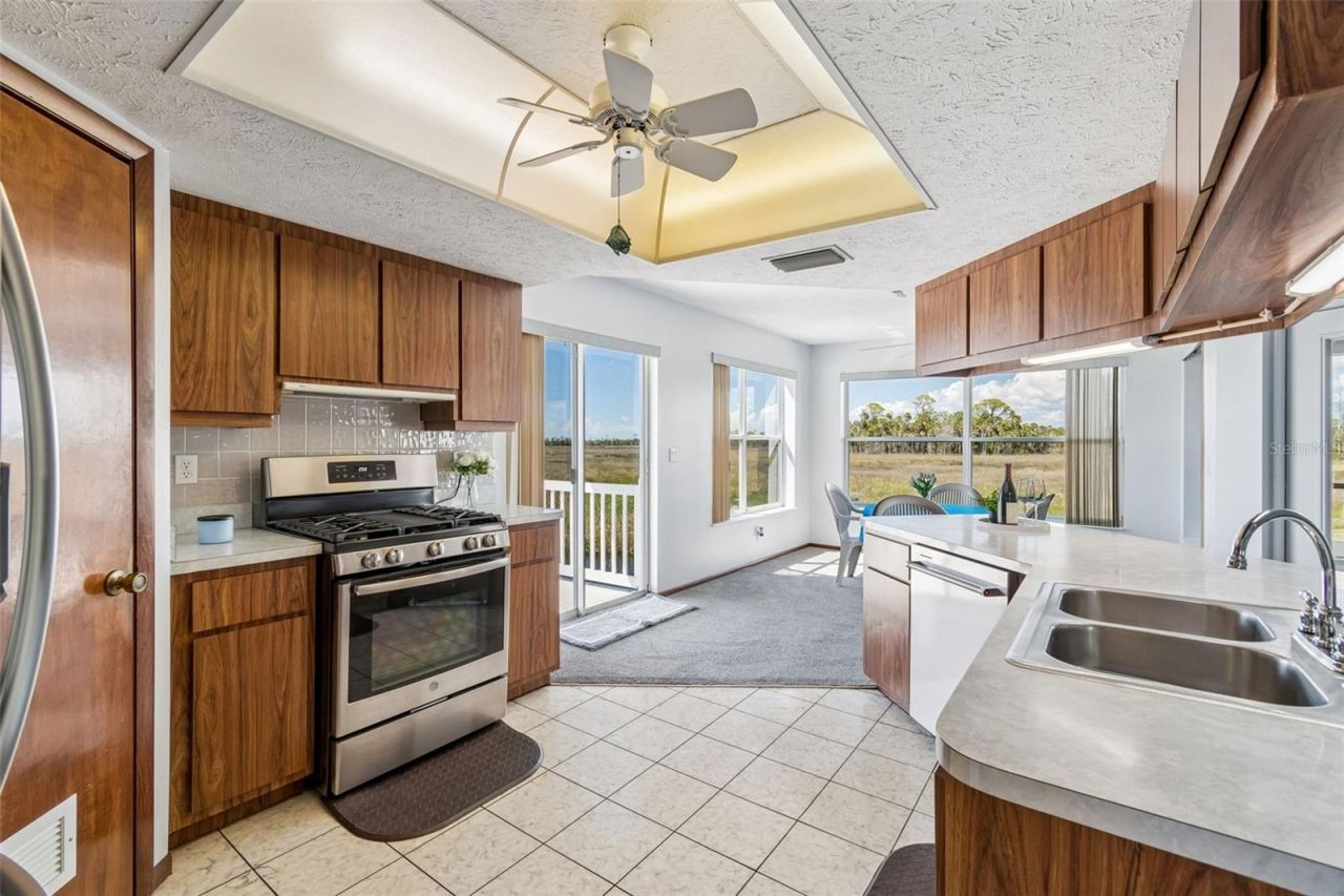 5247 Tropical Point , Weeki Wachee, FL 34607 Photo