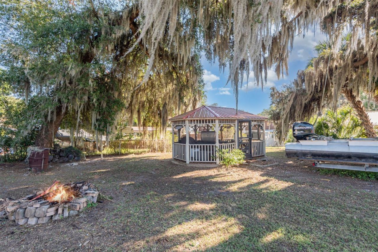 404 Grand Rondo E, Crescent City, FL 32112 Photo
