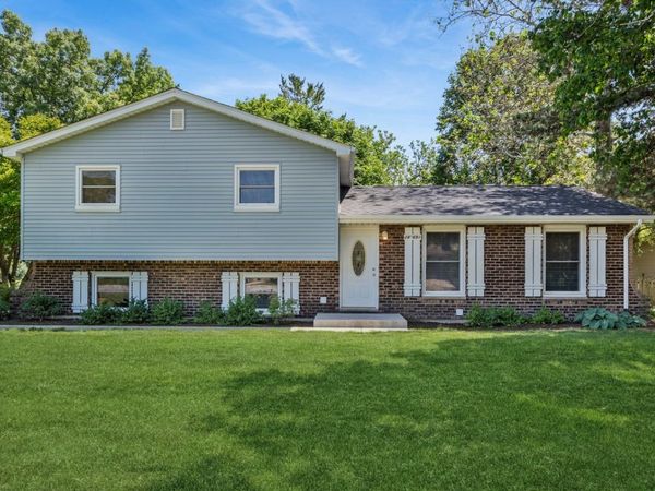28W691 Leverenz Road, Naperville, IL 60564