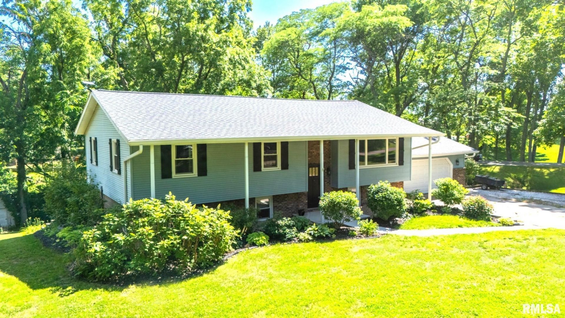 3805 Garden Court, Pekin, IL 61554 Main Photo