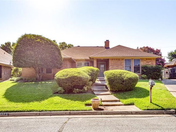 4322 Waycross Drive, Arlington, TX 76016