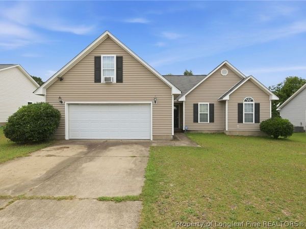 2528 Crumpler Drive , Hope Mills, NC 28348