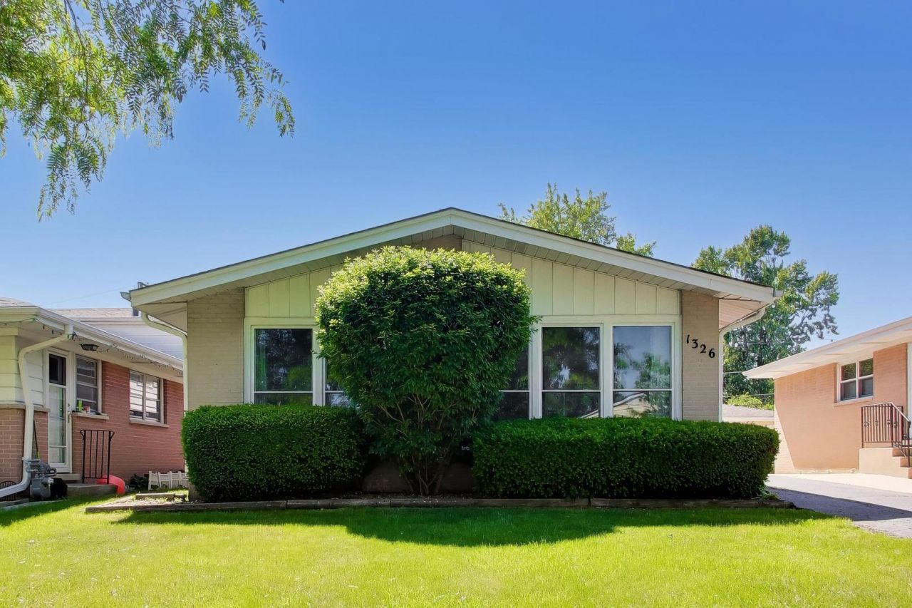 1326 S Dunton Avenue , Arlington Heights, IL 60005