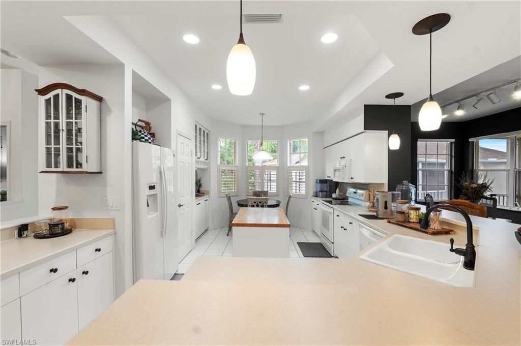 9670 Village View Blvd, Unit 201, Bonita Springs, FL 34135 Photo