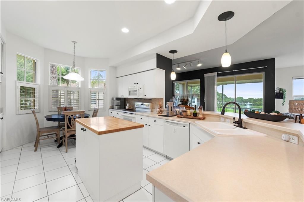 9670 Village View Blvd, Unit 201, Bonita Springs, FL 34135 Photo