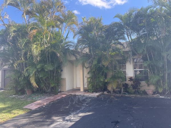 19823 NW 64th Place, Hialeah, FL 33015