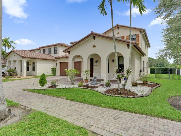 8541 NW 38th Street, Cooper City, FL 33024