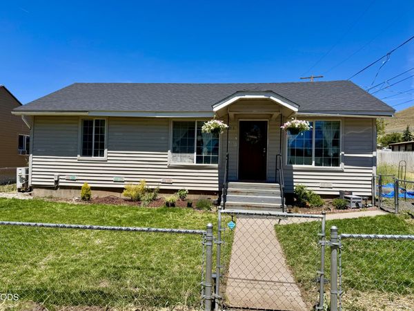 5253 Peggy Avenue, Klamath Falls, OR 97601