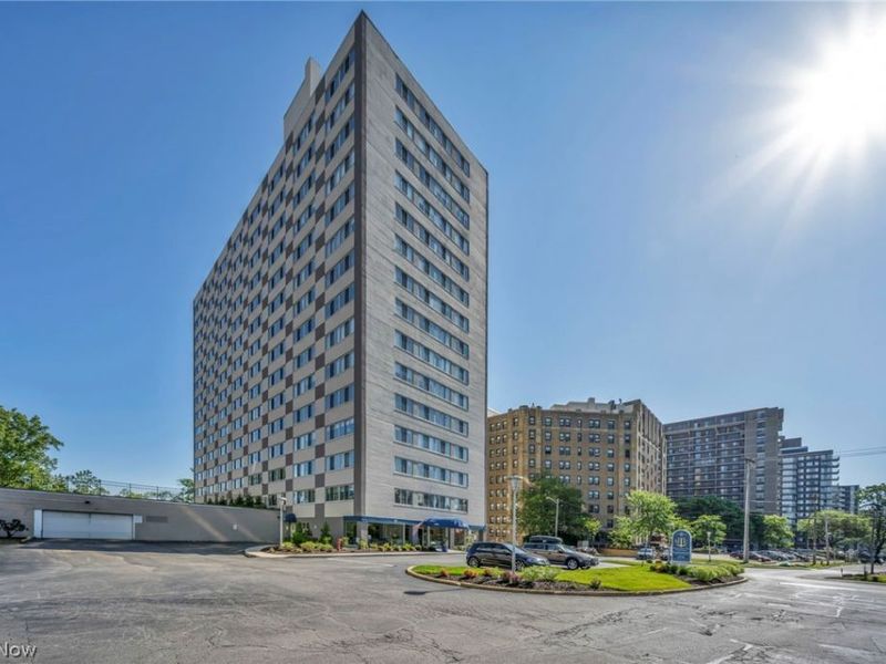12520 Edgewater Drive, Unit 1106, Lakewood, OH 44107 Photo 2