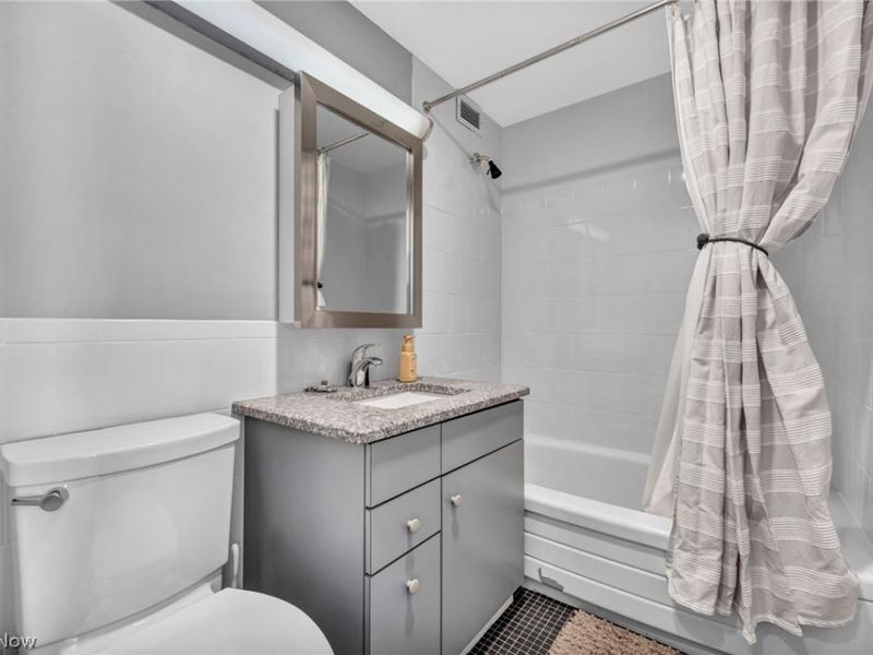 12520 Edgewater Drive, Unit 1106, Lakewood, OH 44107 Photo 25