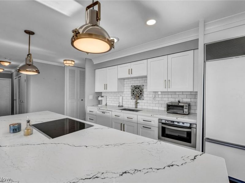 12520 Edgewater Drive, Unit 1106, Lakewood, OH 44107 Photo 7