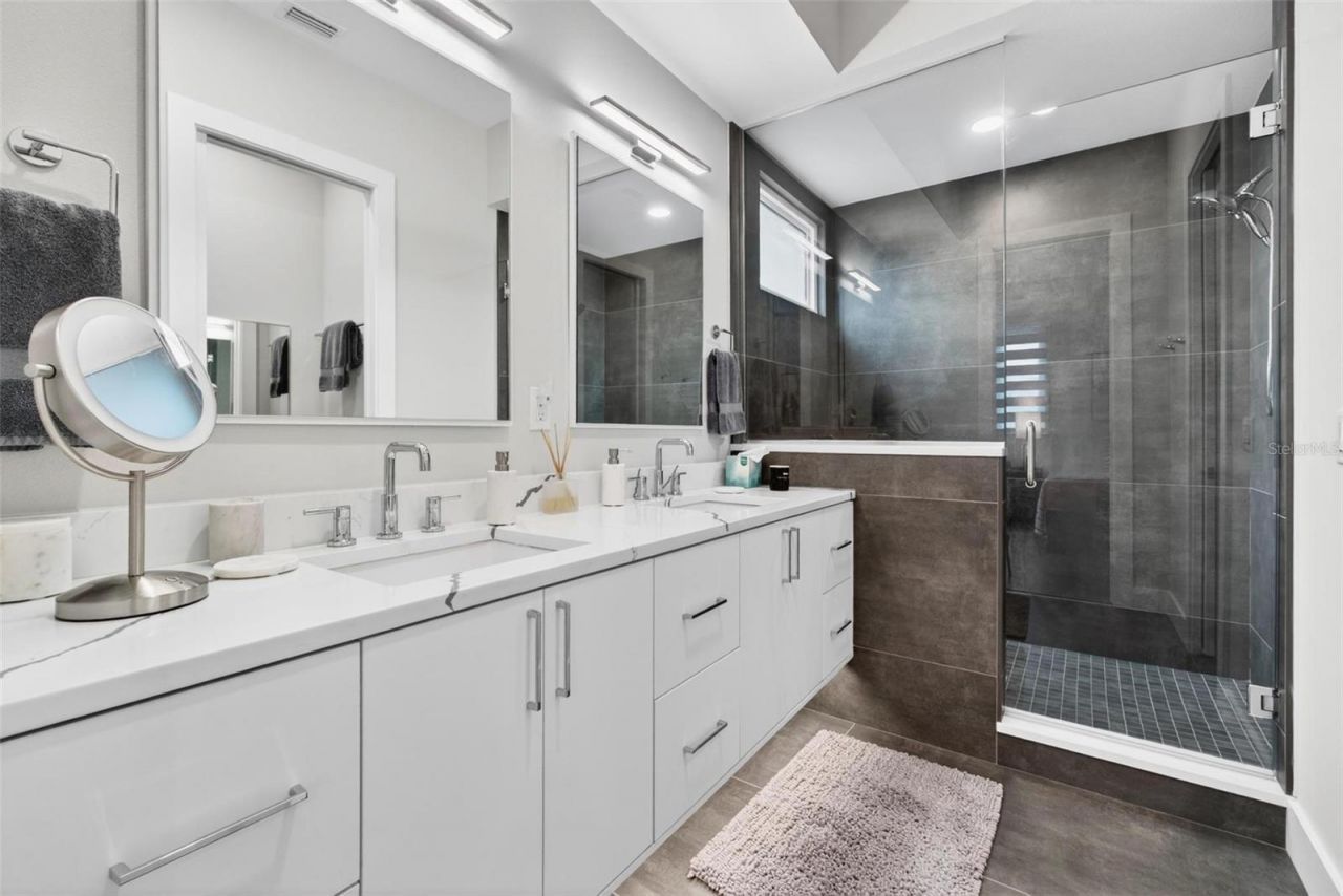 374 6th Street S, Saint Petersburg, FL 33701 Photo