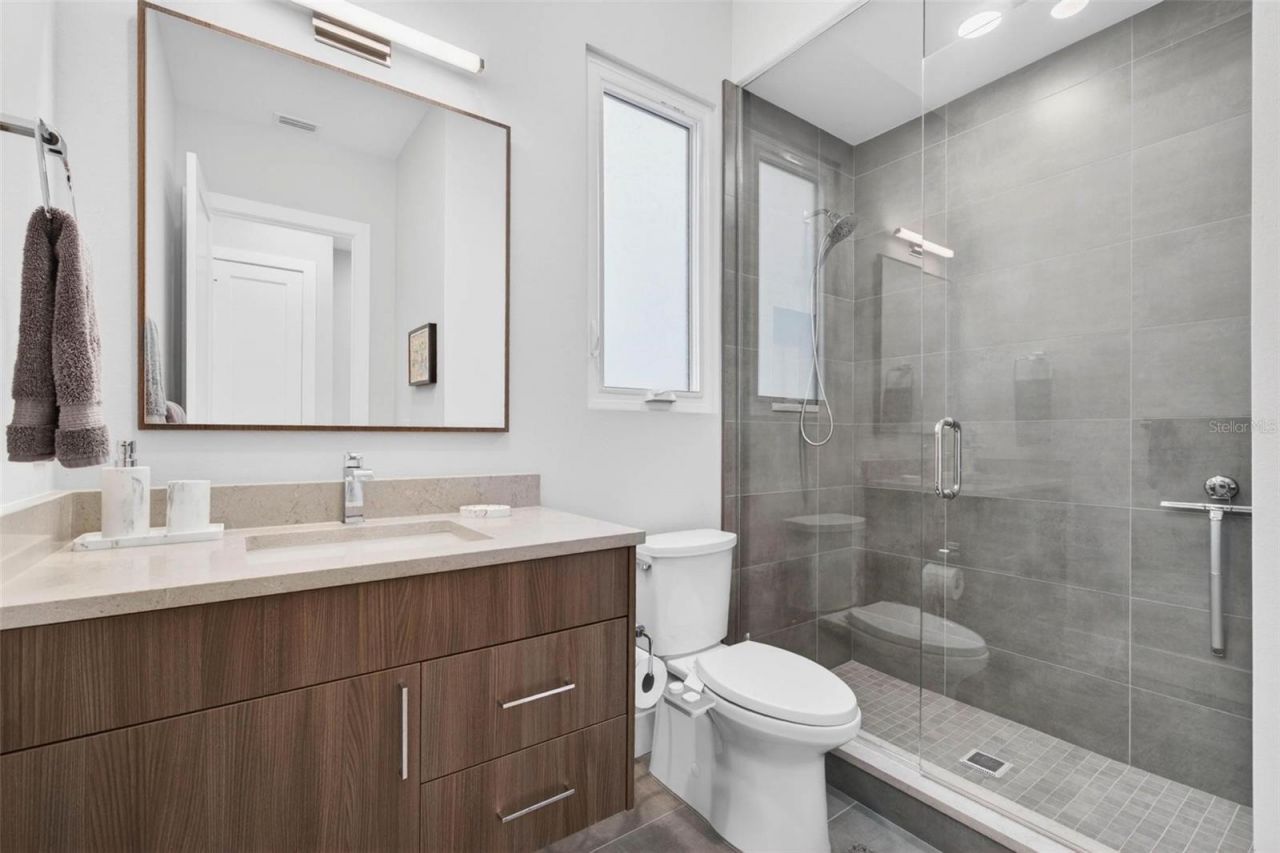 374 6th Street S, Saint Petersburg, FL 33701 Photo