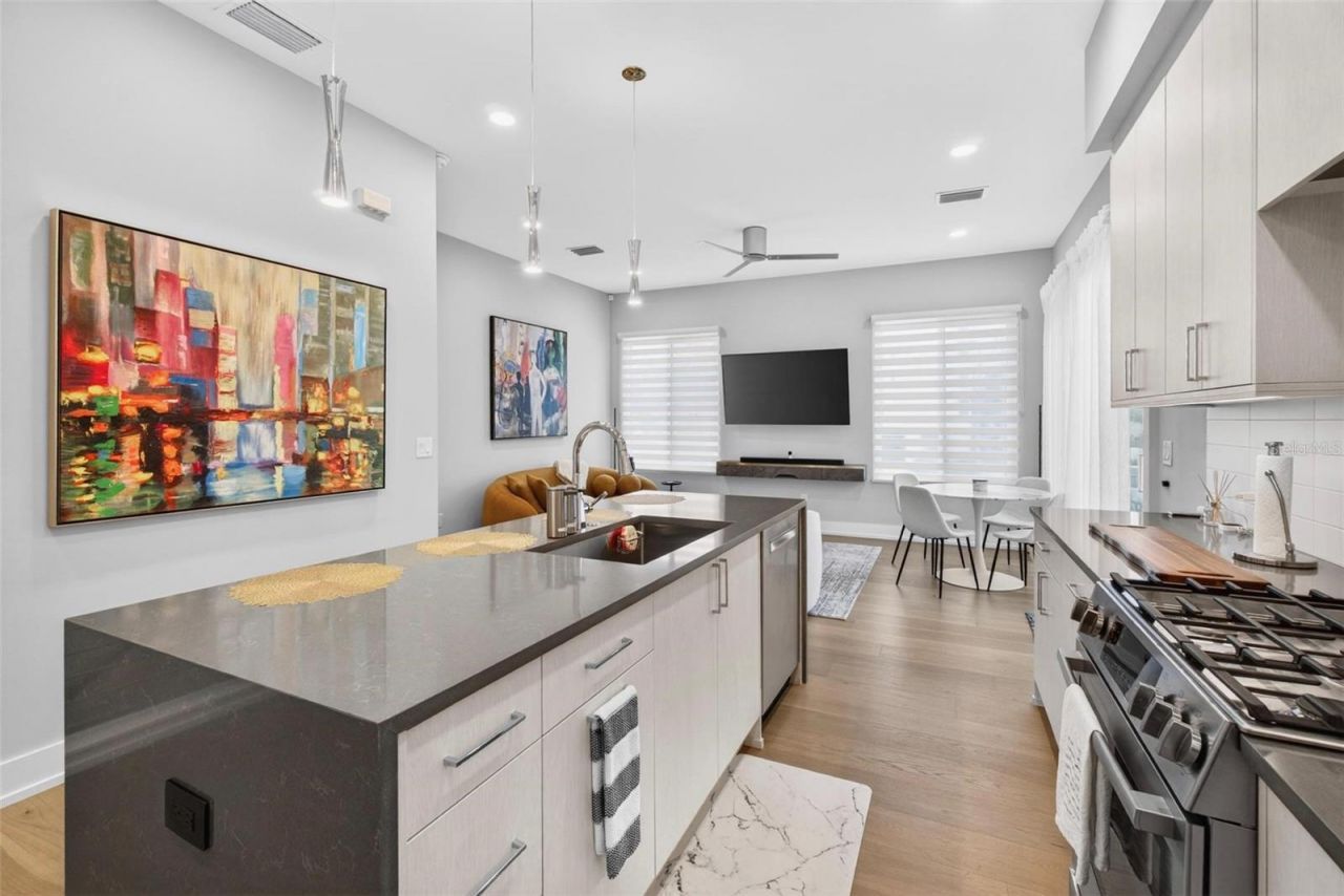 374 6th Street S, Saint Petersburg, FL 33701 Photo