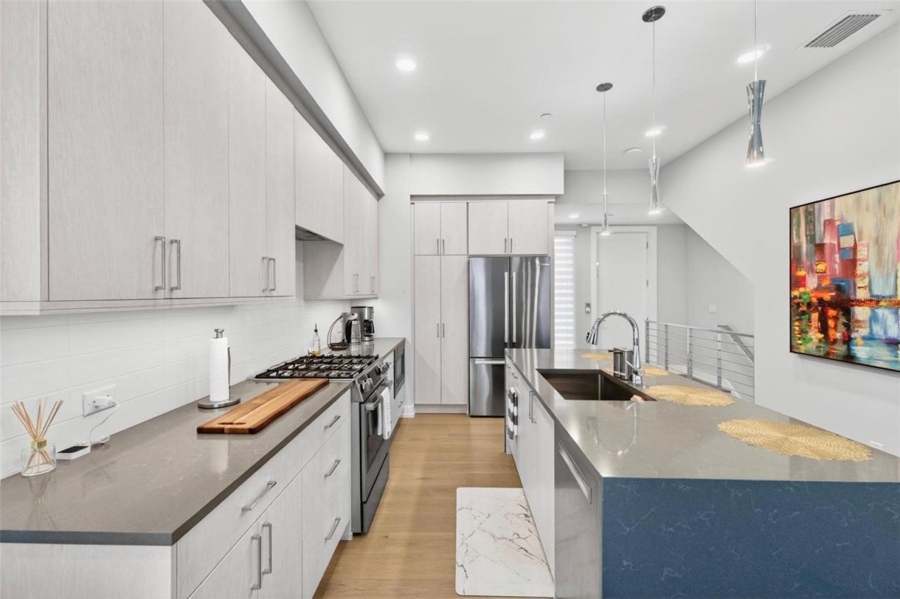 374 6th Street S, Saint Petersburg, FL 33701 Photo