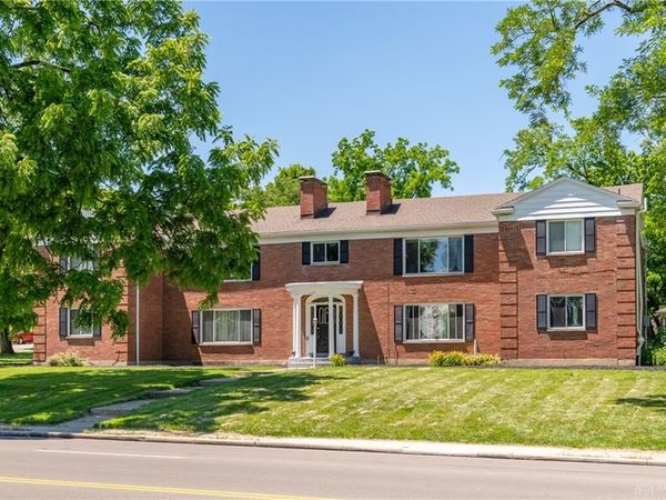 1121 Far Hills Avenue, Oakwood, OH 45419