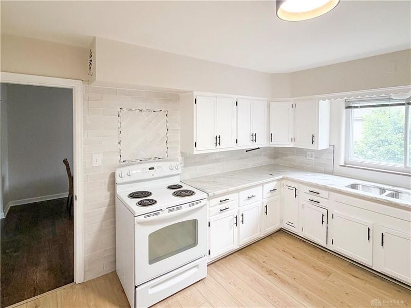 1121 Far Hills Avenue, Oakwood, OH 45419 Photo 10