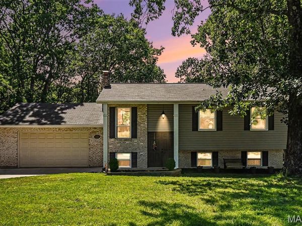 2371 Crestview Drive, High Ridge, MO 63049