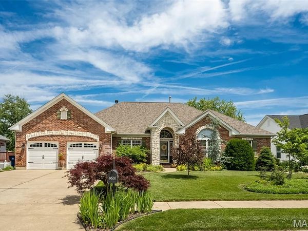 9609 Oakmont Woods Court , Crestwood, MO 63126