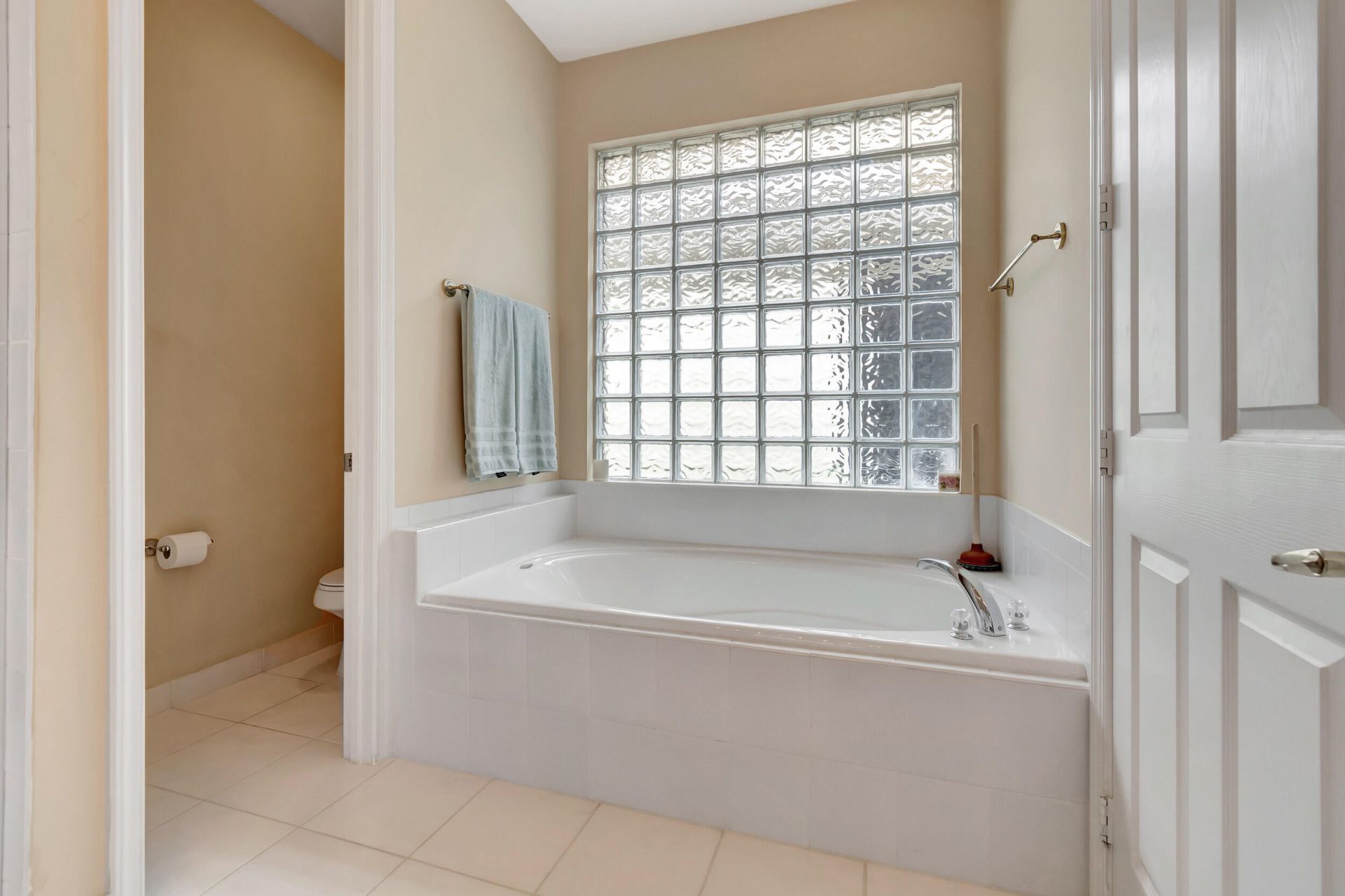 9635 Sandpiper Shores Way, West Palm Beach, FL 33411 Photo