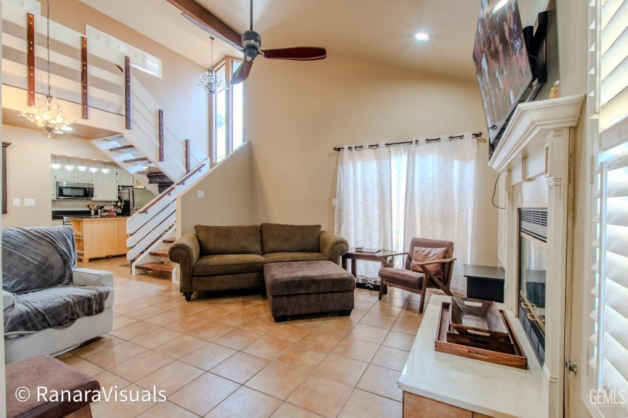 5401 Midsummer Drive, Unit B, Bakersfield, CA 93308 Main Photo