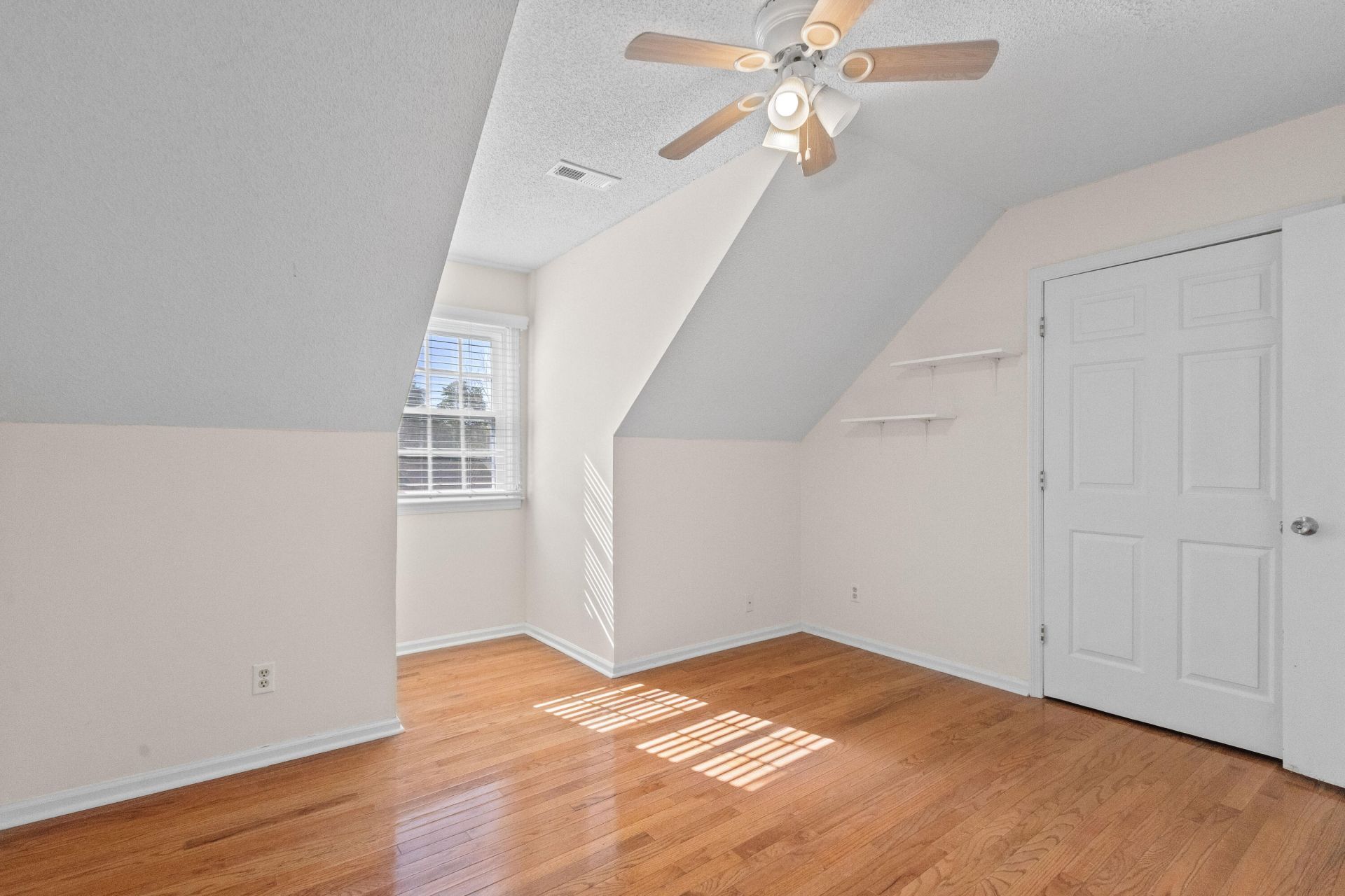 5729 Saint Angela Drive Photo 32