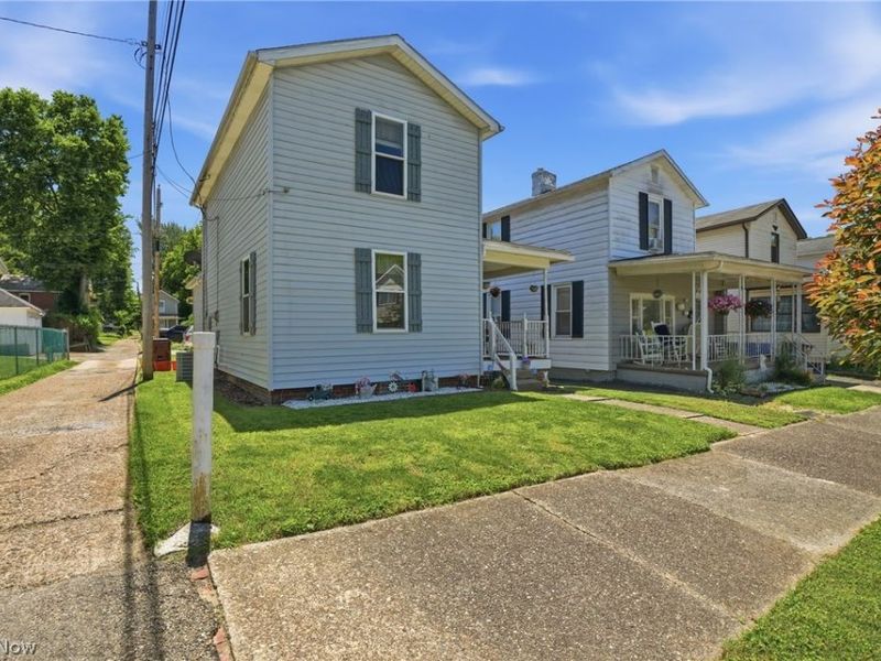 106 E Montgomery Street, Marietta, OH 45750 Photo 2