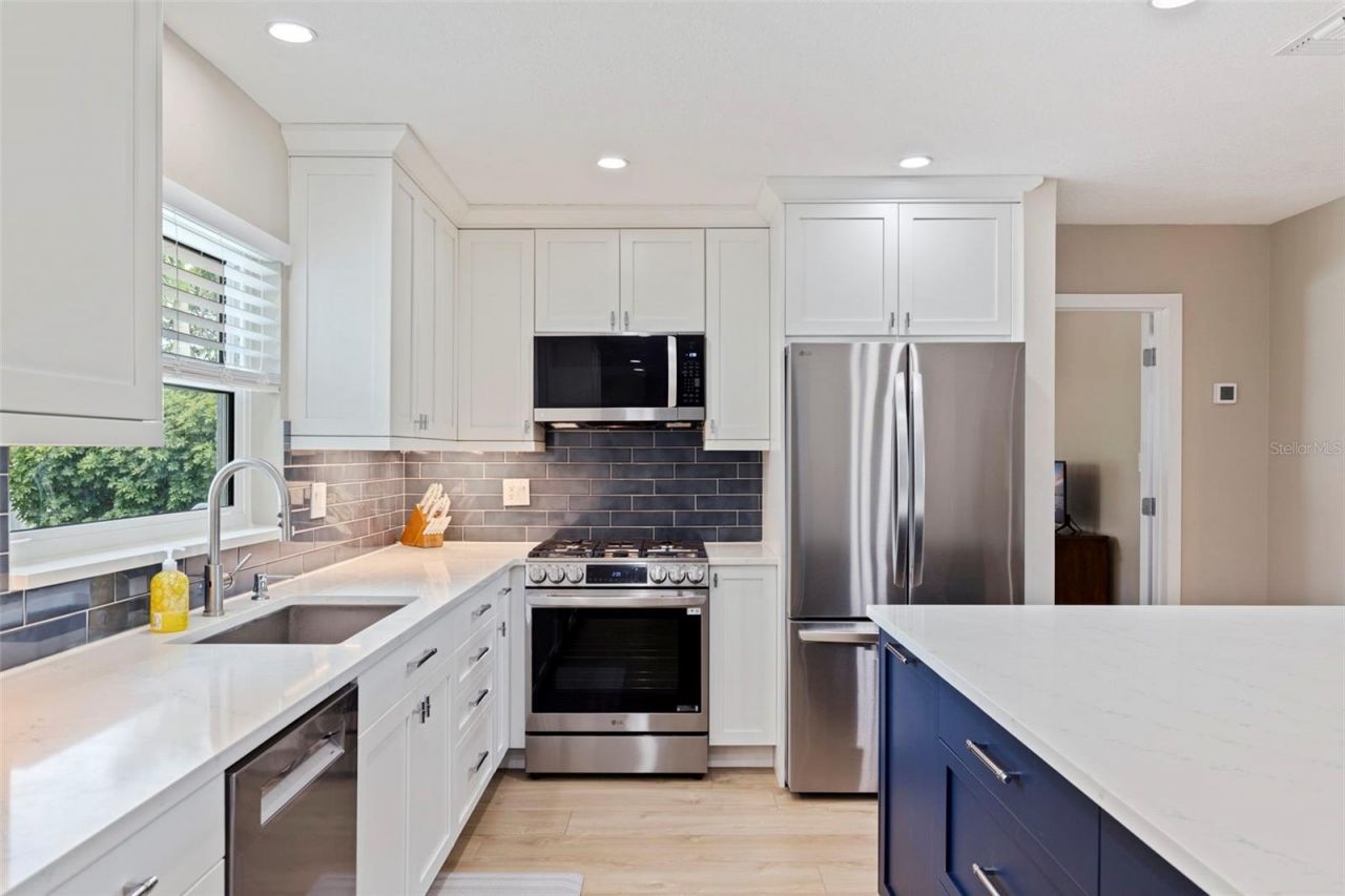 6085 Tanglewood Drive Ne, Saint Petersburg, FL 33703 Photo