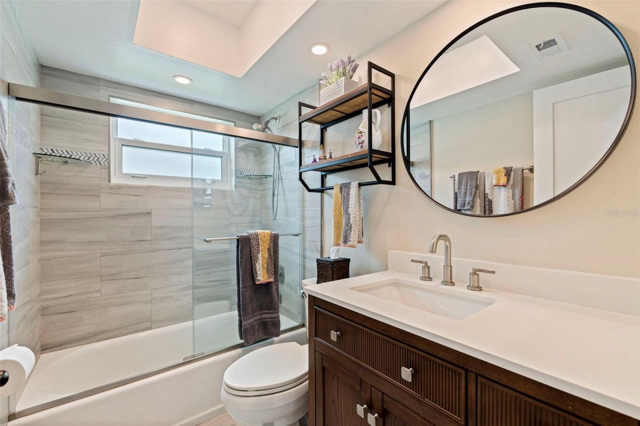 6085 Tanglewood Drive Ne, Saint Petersburg, FL 33703 Photo