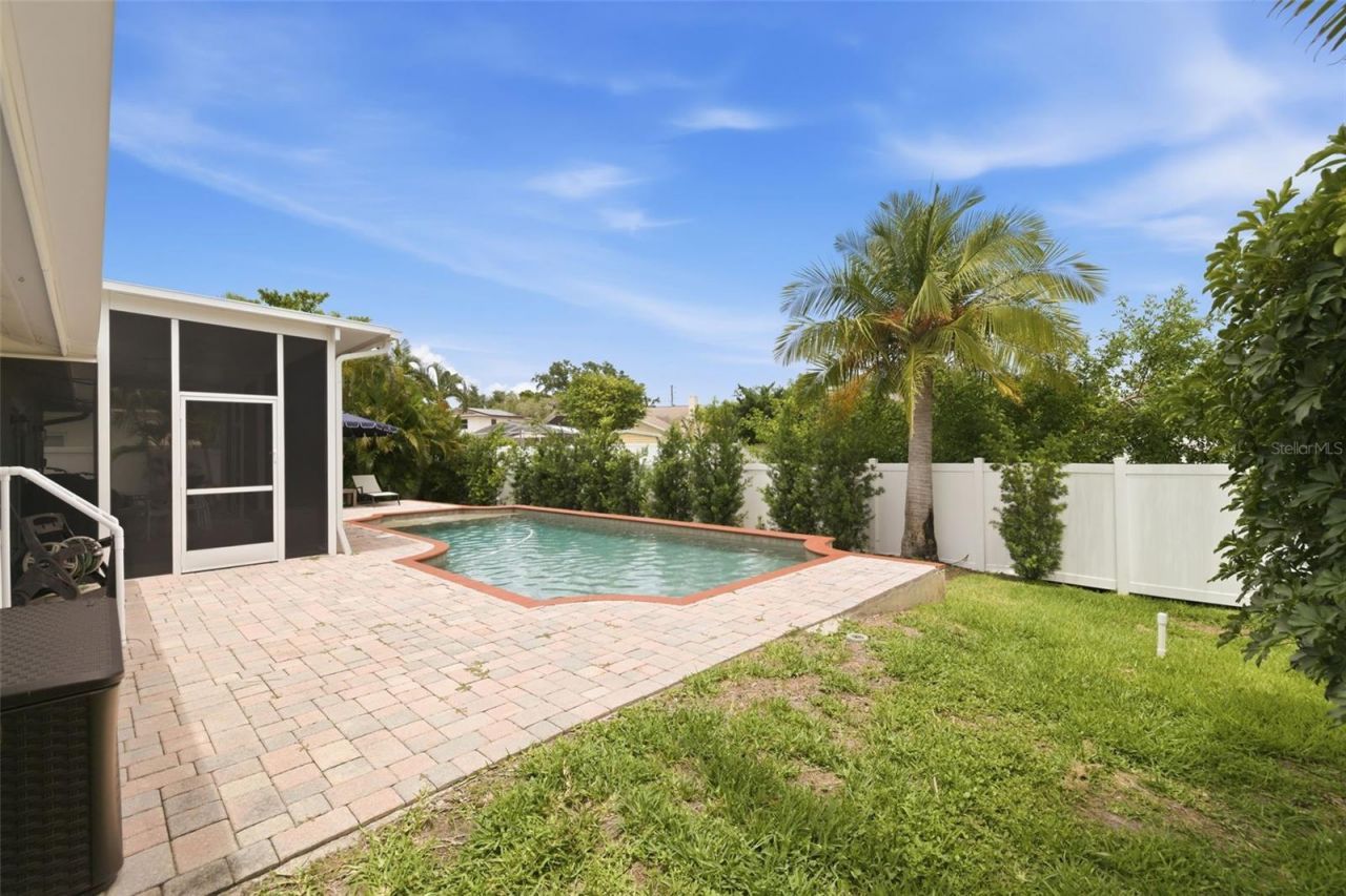 6085 Tanglewood Drive Ne, Saint Petersburg, FL 33703 Photo