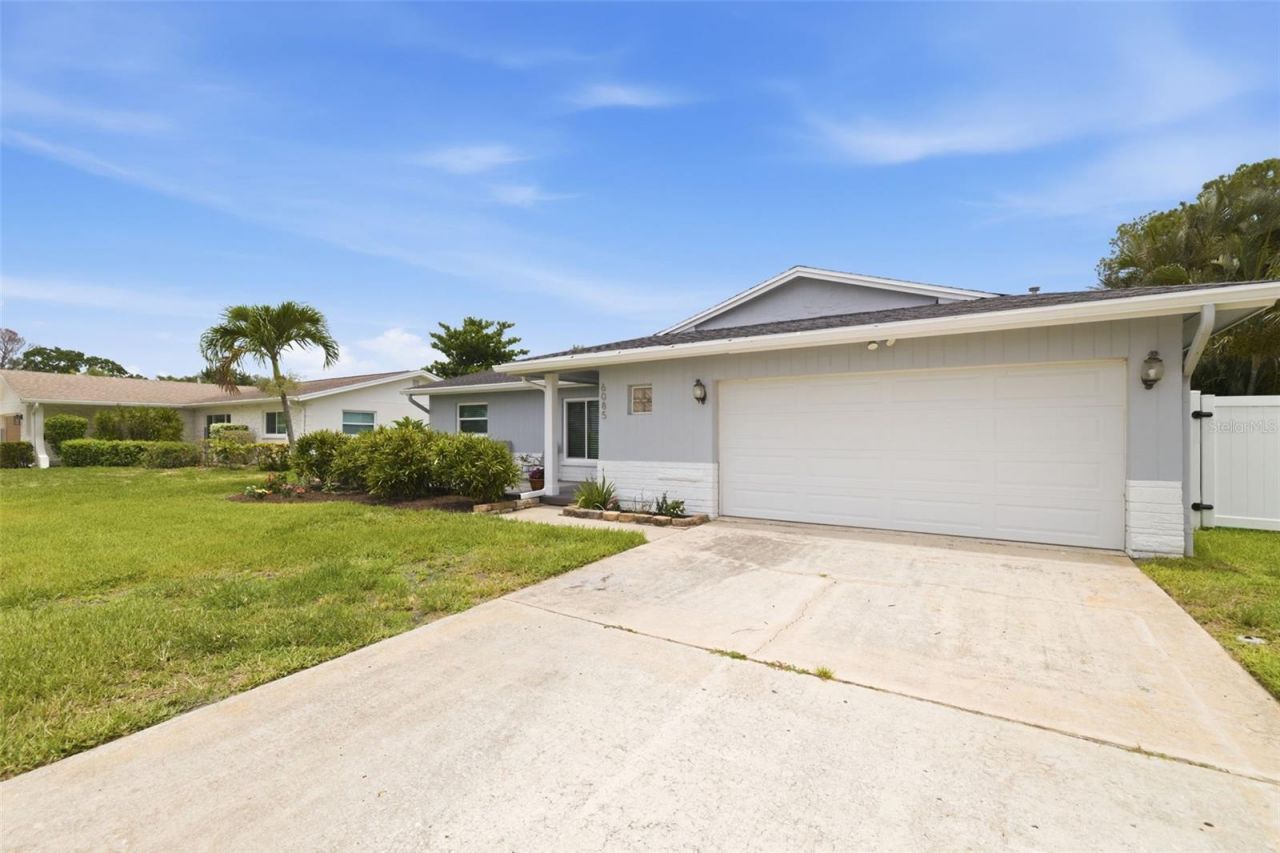 6085 Tanglewood Drive Ne, Saint Petersburg, FL 33703 Photo