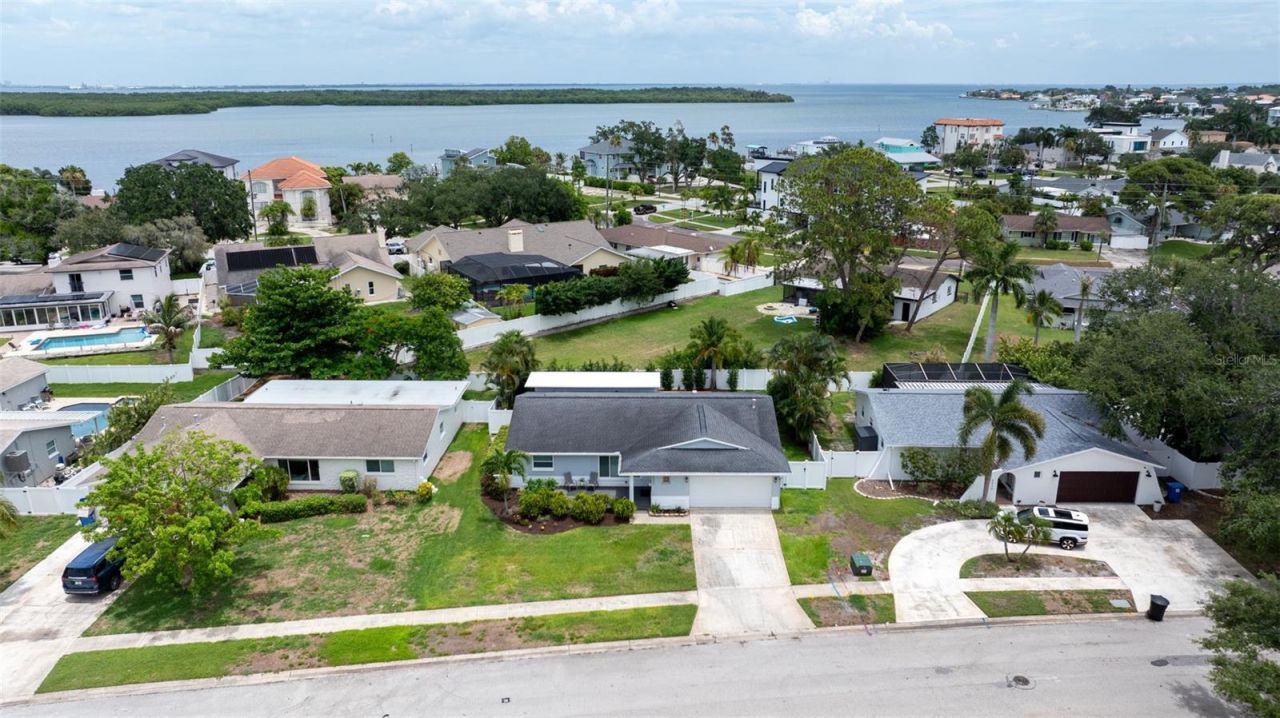 6085 Tanglewood Drive Ne, Saint Petersburg, FL 33703 Photo