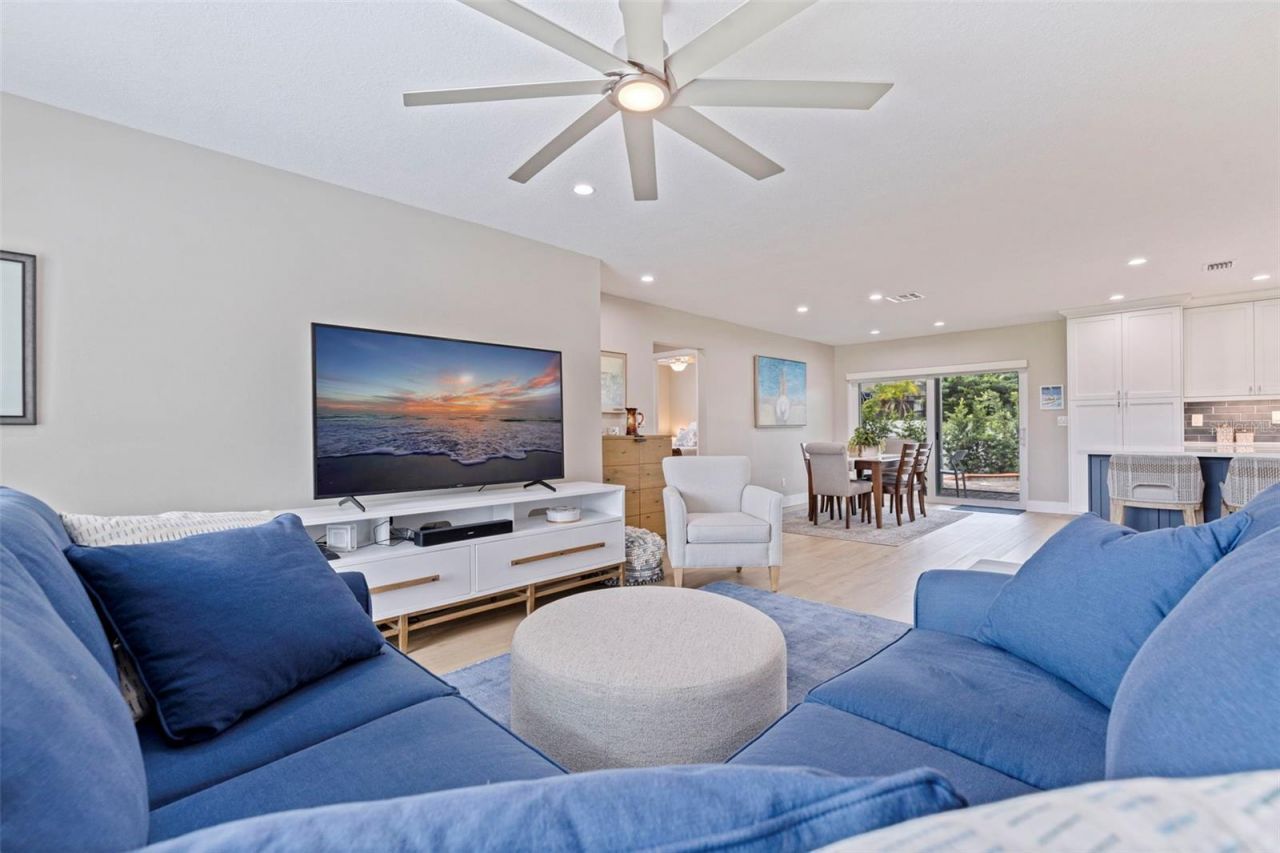 6085 Tanglewood Drive Ne, Saint Petersburg, FL 33703 Photo