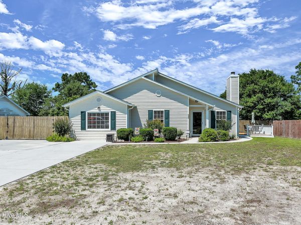 622 Sand Ridge Road , Hubert, NC 28539