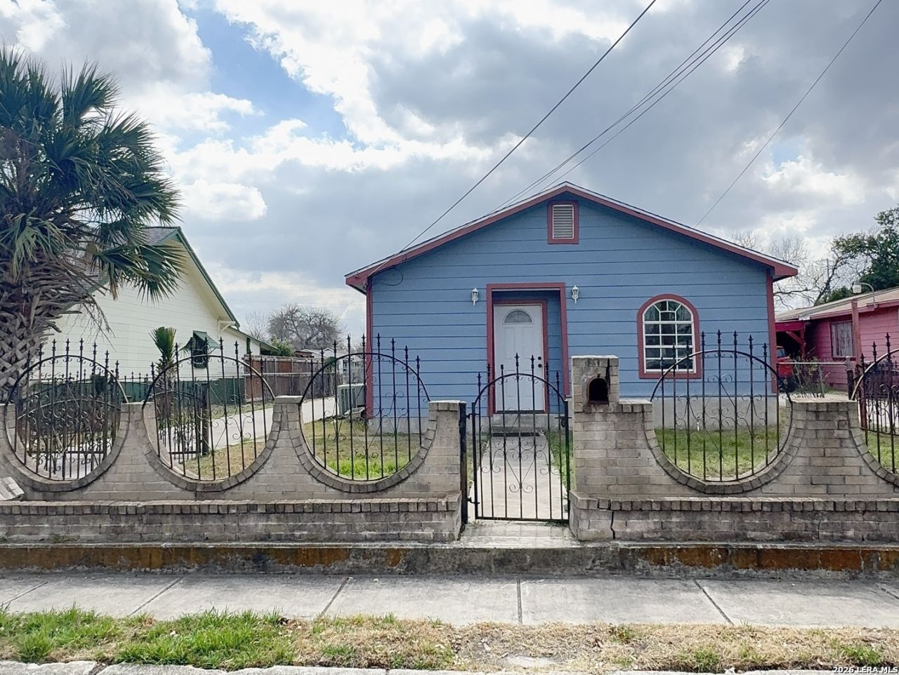 2906 W Poplar St, San Antonio, TX 78207 Main Photo