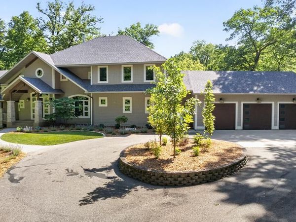 4400 Ettenmoor Lane SW, Rochester, MN 55902