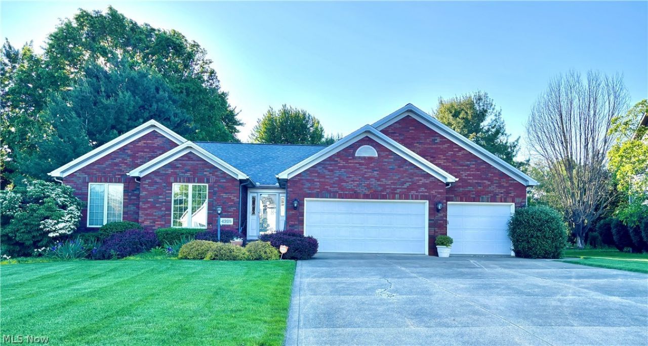 4395 Golden Eagle Road Nw, Massillon, OH 44646 Main Photo