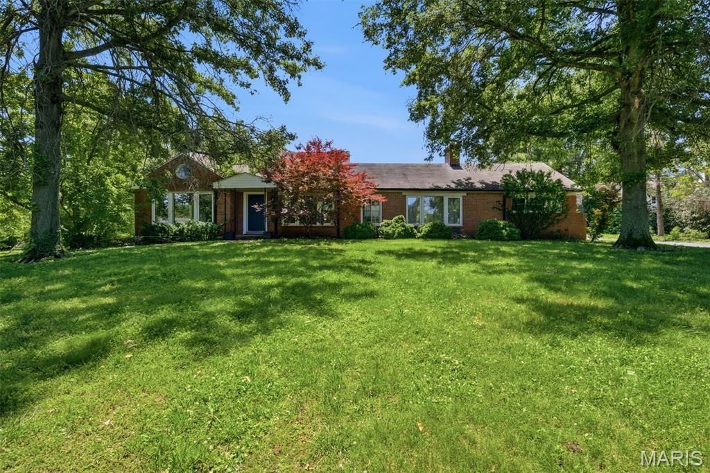 13 Terrace Gardens , Frontenac, MO 63131 Main Photo